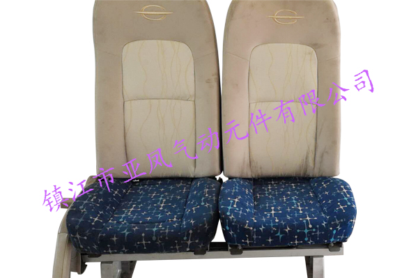 座椅靠背自动复位